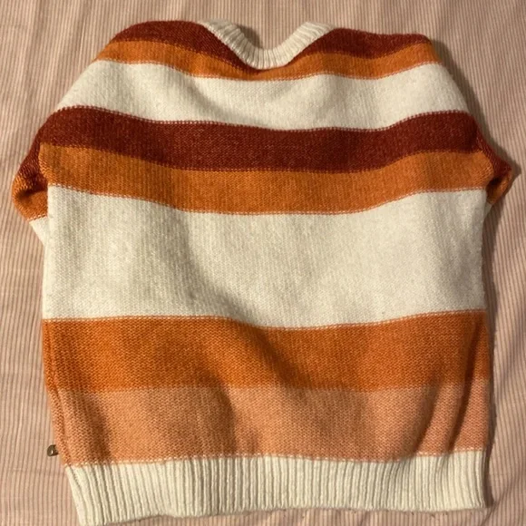 SOLD- Roxy Sweater - Picture 3 of 3